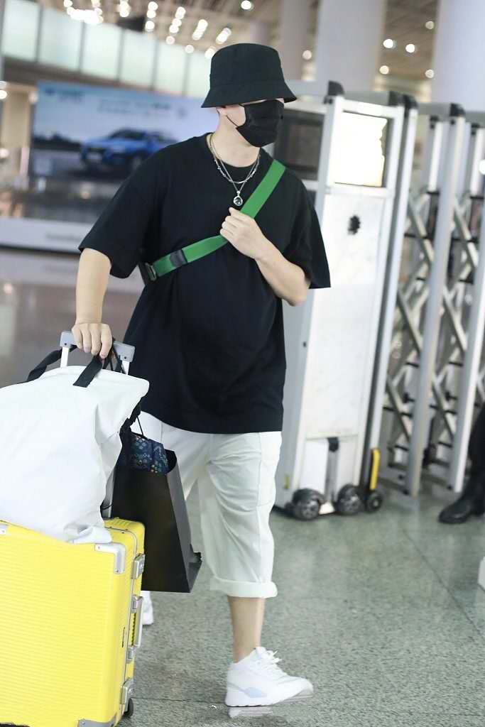 孙红雷领奖感谢母亲,孙红雷上台领奖名场面