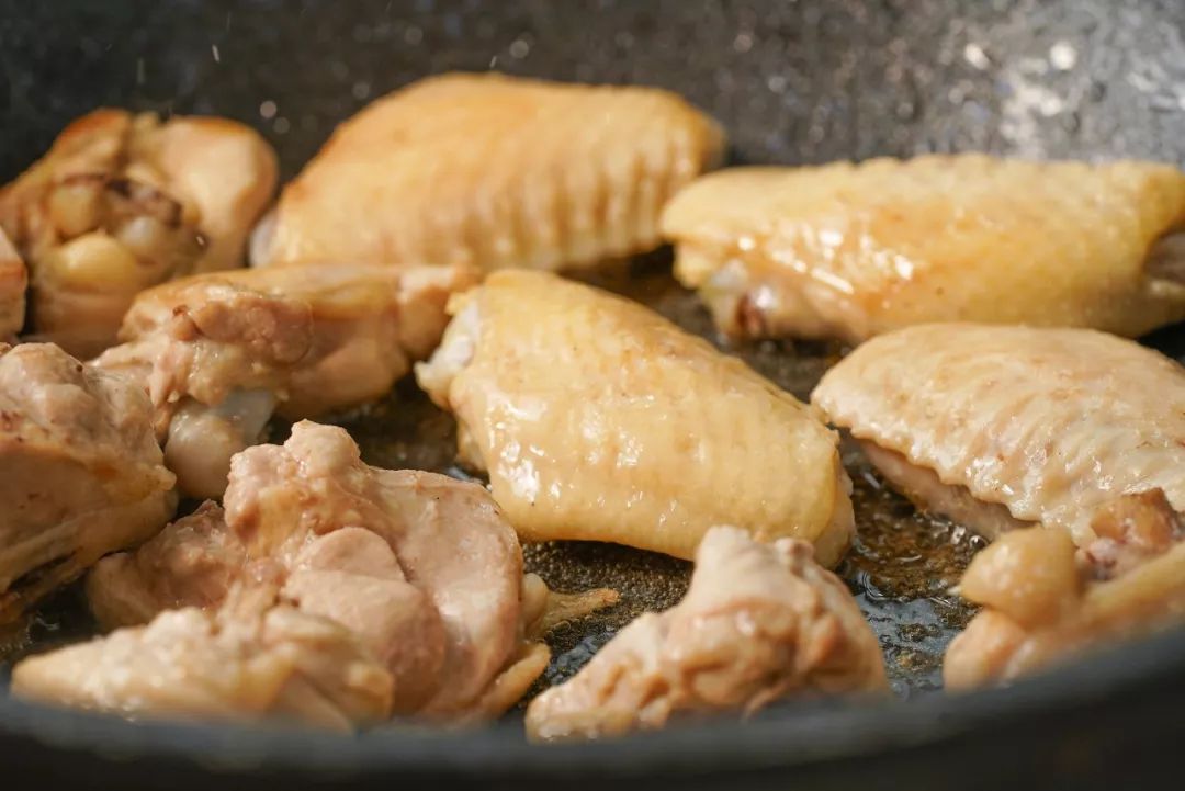 要想每天笑嘻嘻，不如竹笋焖个鸡？