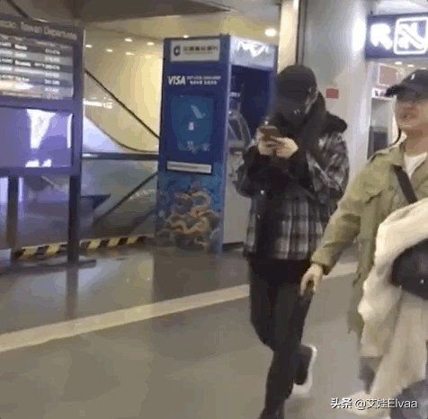 欧阳娜娜穿黑色羽绒服穿搭,欧阳娜娜同款连帽卫衣外套