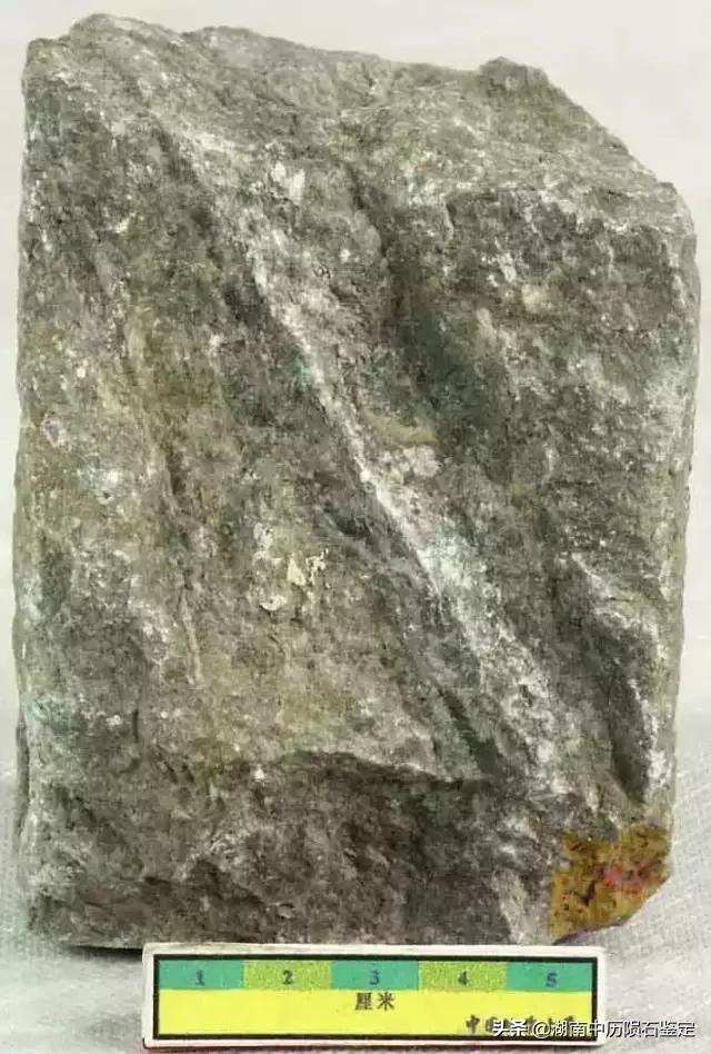 月球陨石与地球矿石的区别,月球陨石和矿石有什么区别