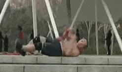 男子晨练脑血管当场爆裂！别让这种‘自杀式晨练’再害你了！！！