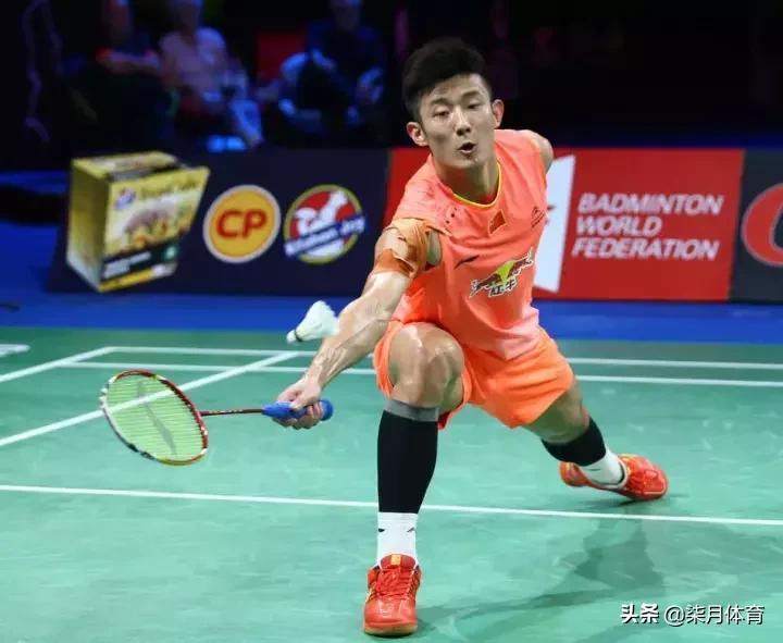 如何提高打羽毛球接球的反应速度,如何快速提高羽毛球全场步伐