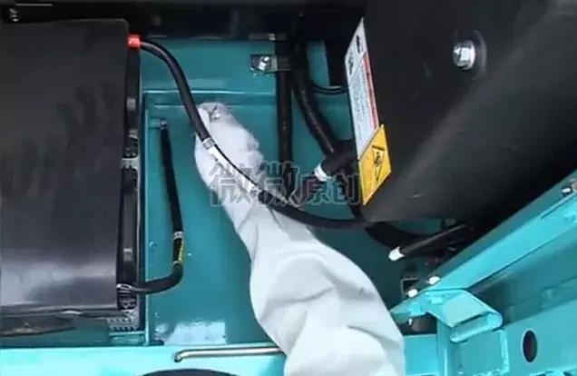 三一挖掘机全车没电,挖掘机没电了