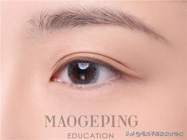 眼妆怎么画显大初学者,眼妆怎么画显大又干净清纯初学者