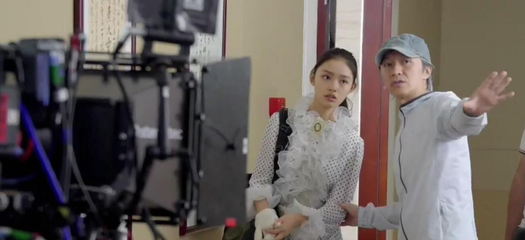 周星驰会为钱拍《食神2》吗？投资5亿的影片没法上映，公司很缺钱