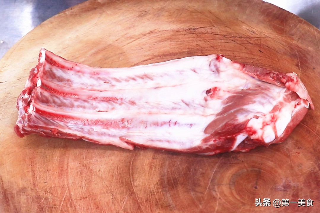 排骨直接焯水,难怪又腥又柴!记住3步,软烂可口,香到骨头里