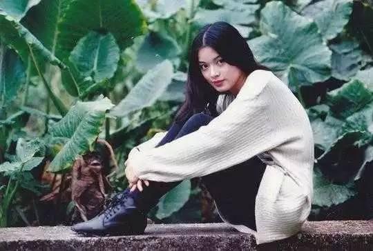 阿朱刘锦玲回眸瞬间,刘锦玲阿朱有多经典