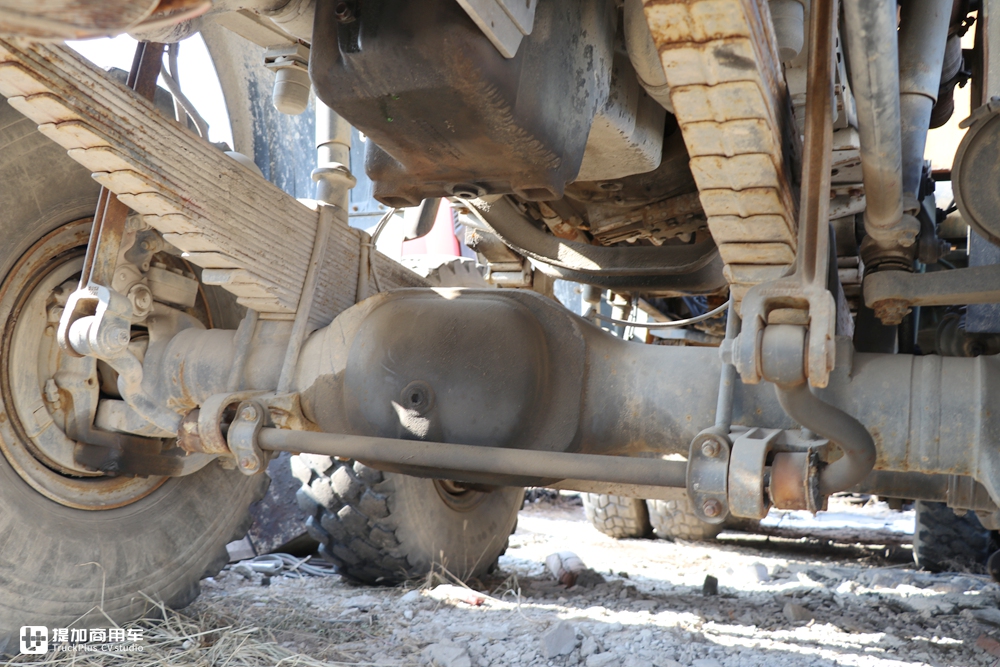 当年国家建设的主力军，排量达惊人的18升，实拍奔驰NG4850大件车