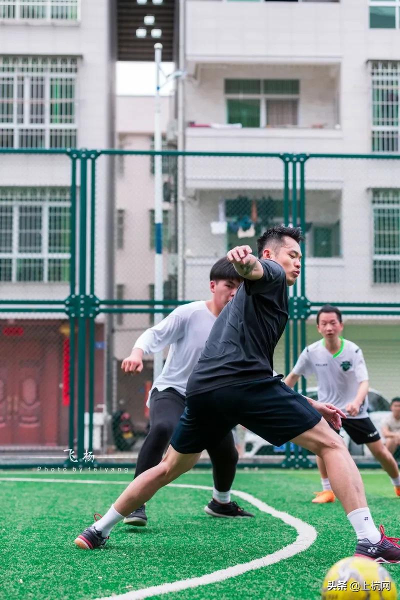 林丹野球场秀足球,林丹回到球场赢了