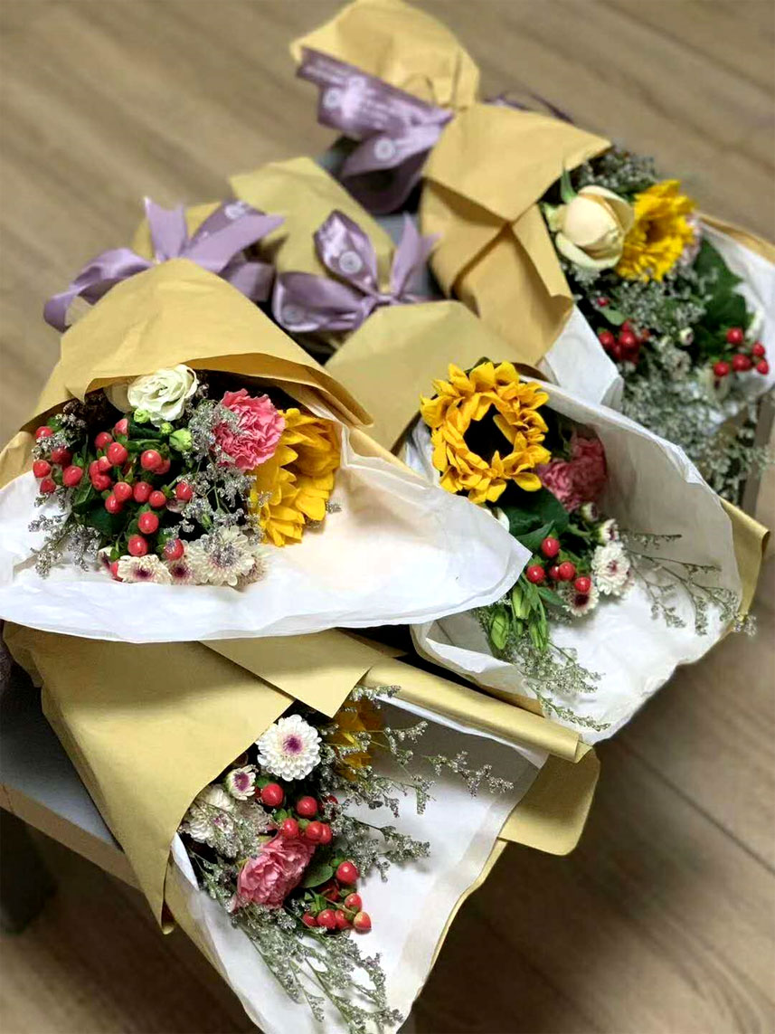 给幼儿园老师送礼实在不要咋办,幼儿园老师你们送礼了吗