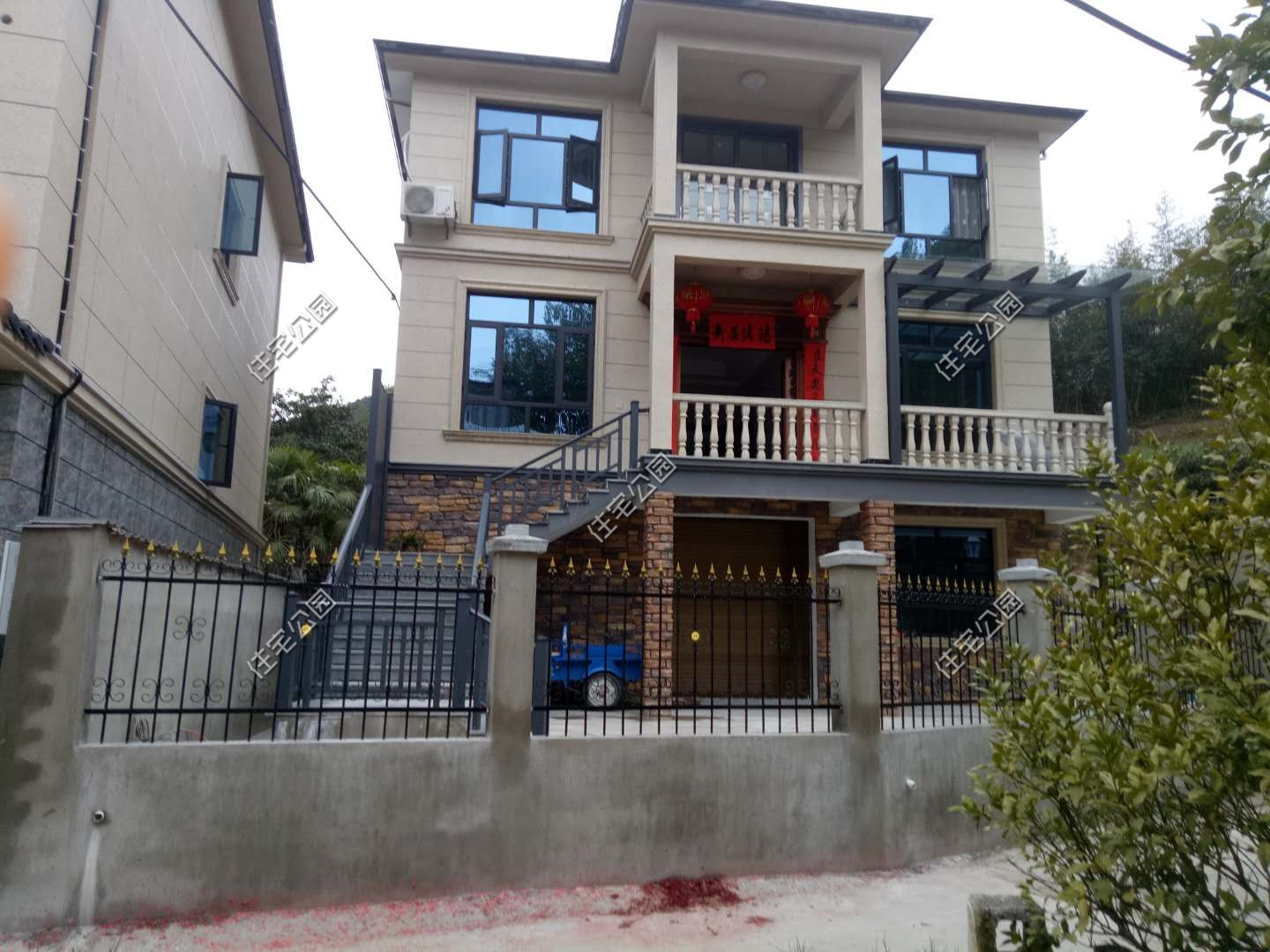 浙江周先生晒农村新家,点工收费240元一天,70万建三层值不值?