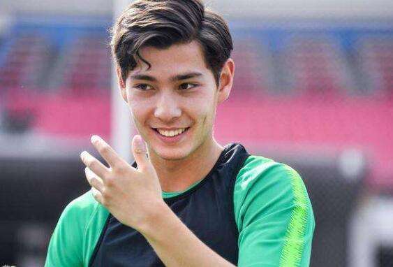 中国男足3-2逆转韩国进球集锦,中国足球3比0大胜韩国