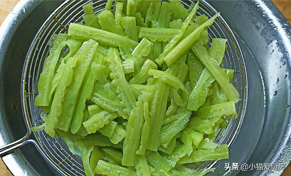 凉拌苦瓜不苦家常做法,最简单凉拌苦瓜的最佳做法