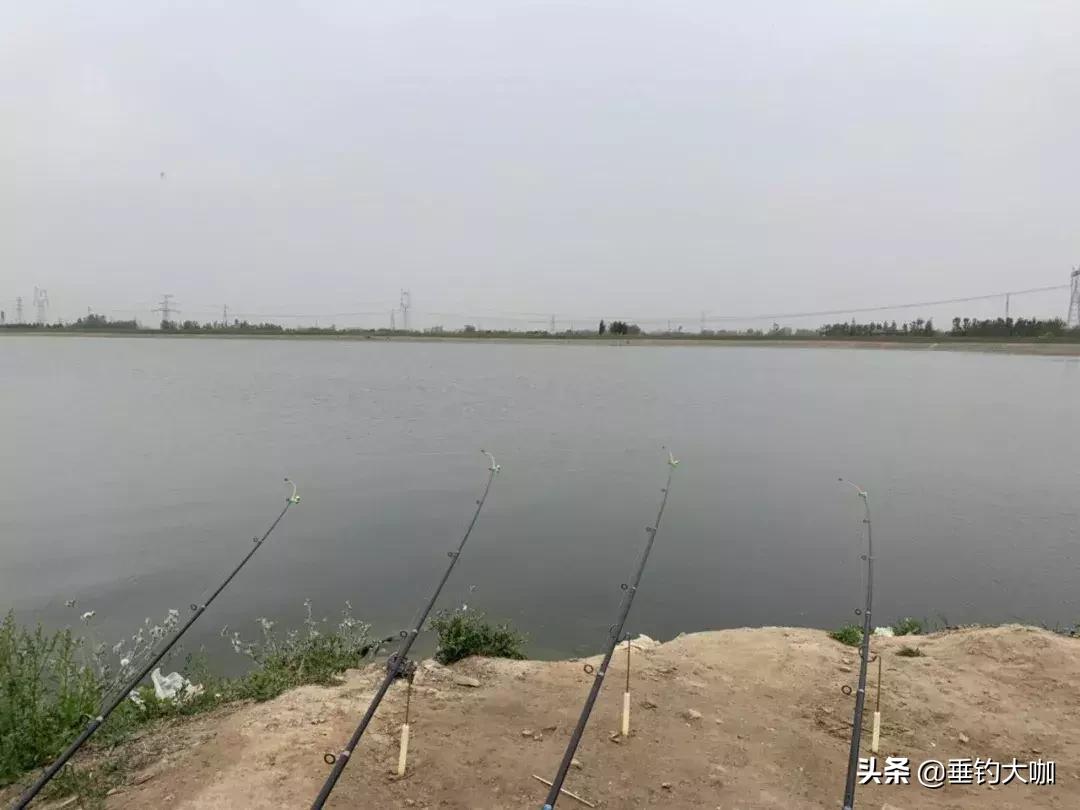 在家没事制作钓鱼浮漂,没事自己制作一根钓鱼竿