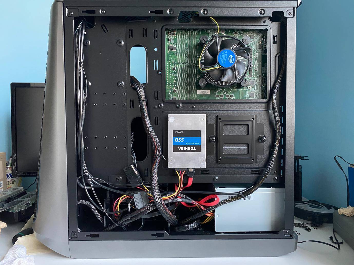 cpu安装在主板上还能拿下来吗,电脑换了主板和cpu需要重装系统吗