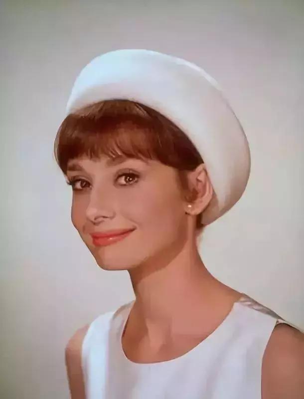 帽子围巾一体的戴起来很暖和,帽子围巾好时髦