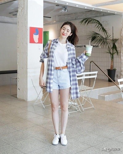 韩国女人穿什么运动鞋好看 (韩版休闲鞋女鞋怎么搭配裤子)