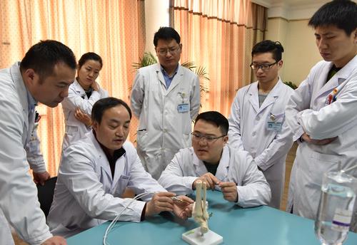 20岁脚趾外翻矫正,踇外翻的处理过程视频