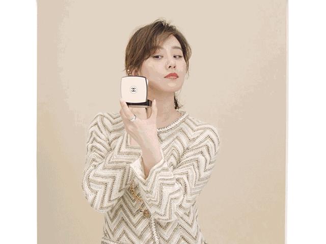 夏天拒绝变成猪刚鬣！防油光，到底是散粉好用还是喷雾？