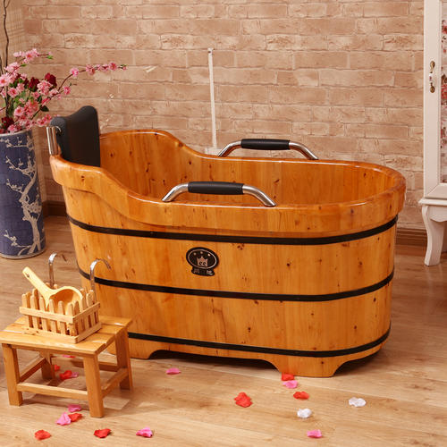 木桶浴缸好用还是折叠浴缸好用,木桶浴缸和陶瓷浴缸哪个好