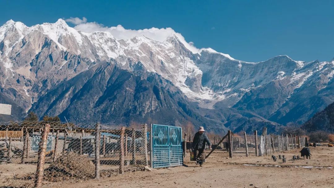 魔幻城市旅游景观,魔幻山城旅游感受