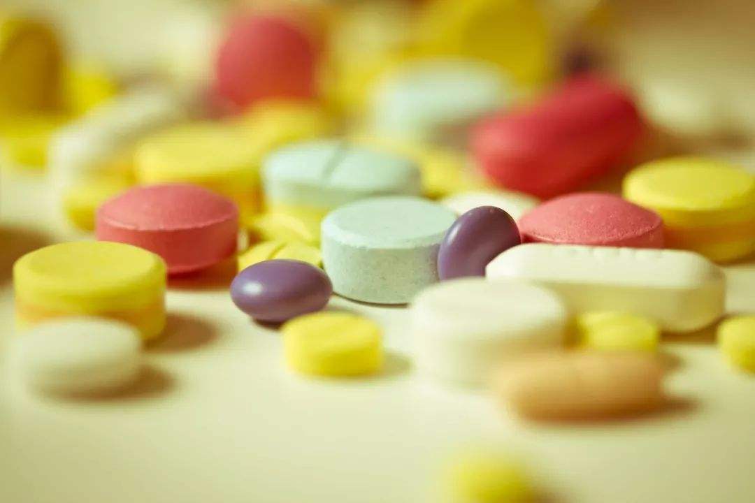 一年中两个避孕药销售高峰，五六月占一个，老师的答案相当戳心