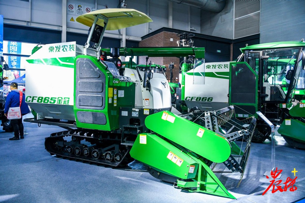最先进的履带联合收割机多少钱,国际收割机