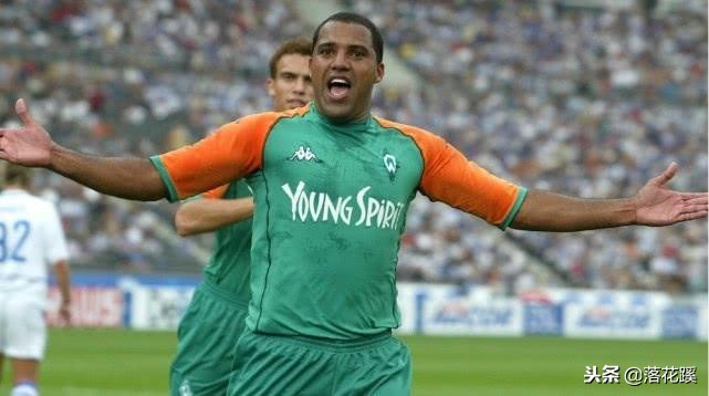 他可能是足球史上最灵活的死胖子，绿茵场上风驰电掣的球形闪电