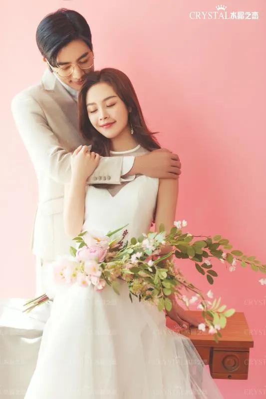 影楼法式内景实景图片,白纱内景婚纱照韩式极简