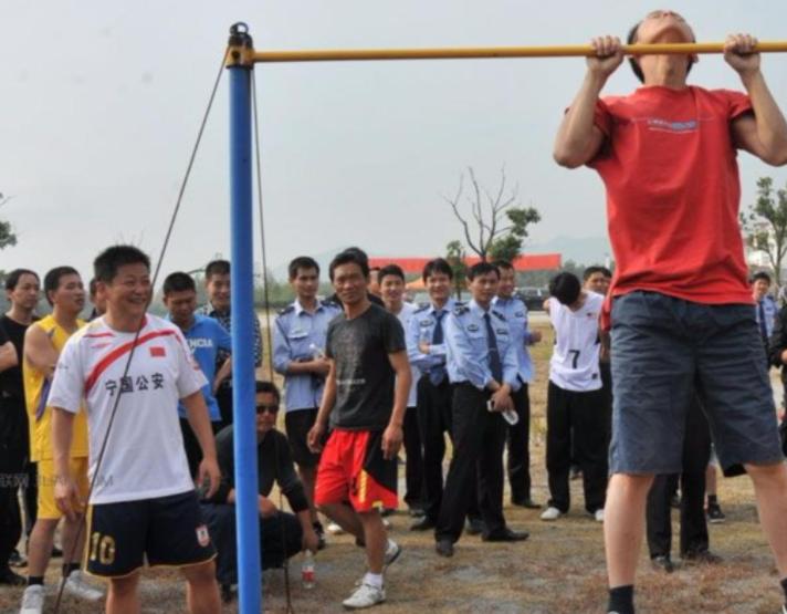 一定要警校毕业才能当警察吗,大学生学什么专业可以当警察