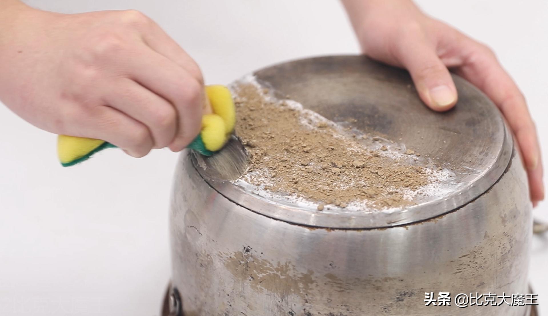 去除不锈钢锅底黑垢妙招,不锈钢锅底黑垢去除方法