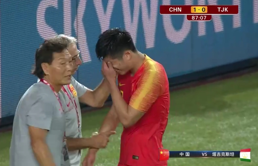 张玉宁帽子戏法助国足终结连败,国足张玉宁被犯规