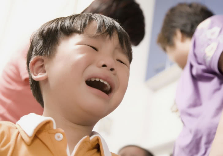孩子输不起一输就发脾气怎么办,孩子输不起赢不了就哭闹
