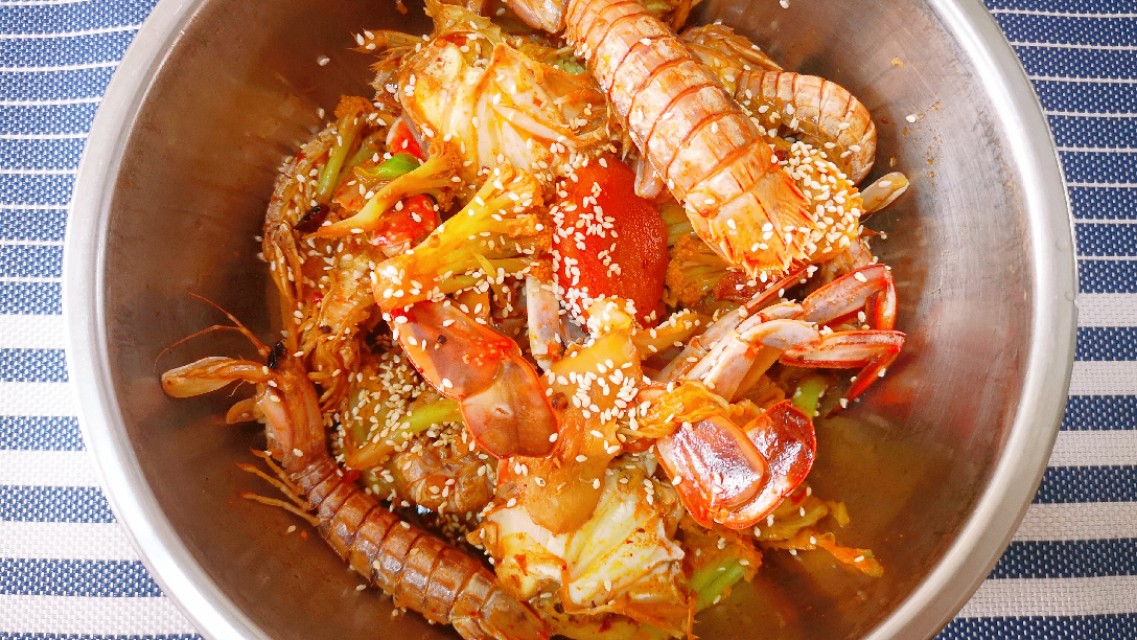 有虾有蟹的麻辣香锅做法,麻辣香锅有肉有海鲜怎么做