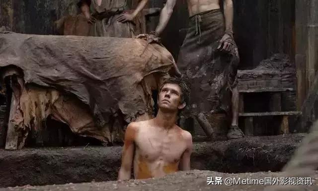 这是一部有味道的电影,资本主义的肮脏恶臭却开出了纯粹的爱之花