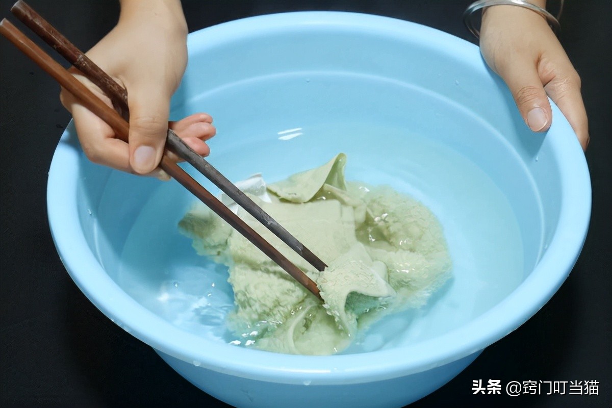 毛巾用久了油腻发黄有异味？教你清洁妙招，洗完焕然一新，没异味