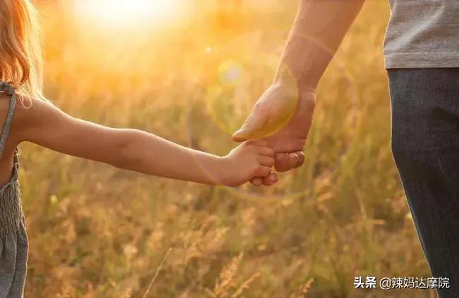 小孩爱扔东西怎么办,孩子到处扔玩具如何处理