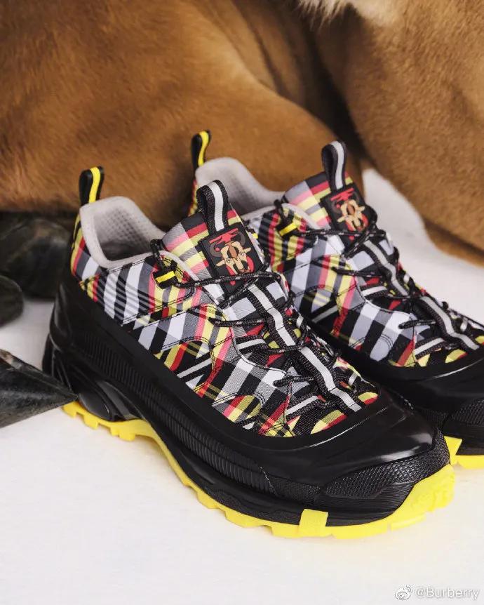 巴宝莉299购物袋,为什么巴宝莉最近这么便宜