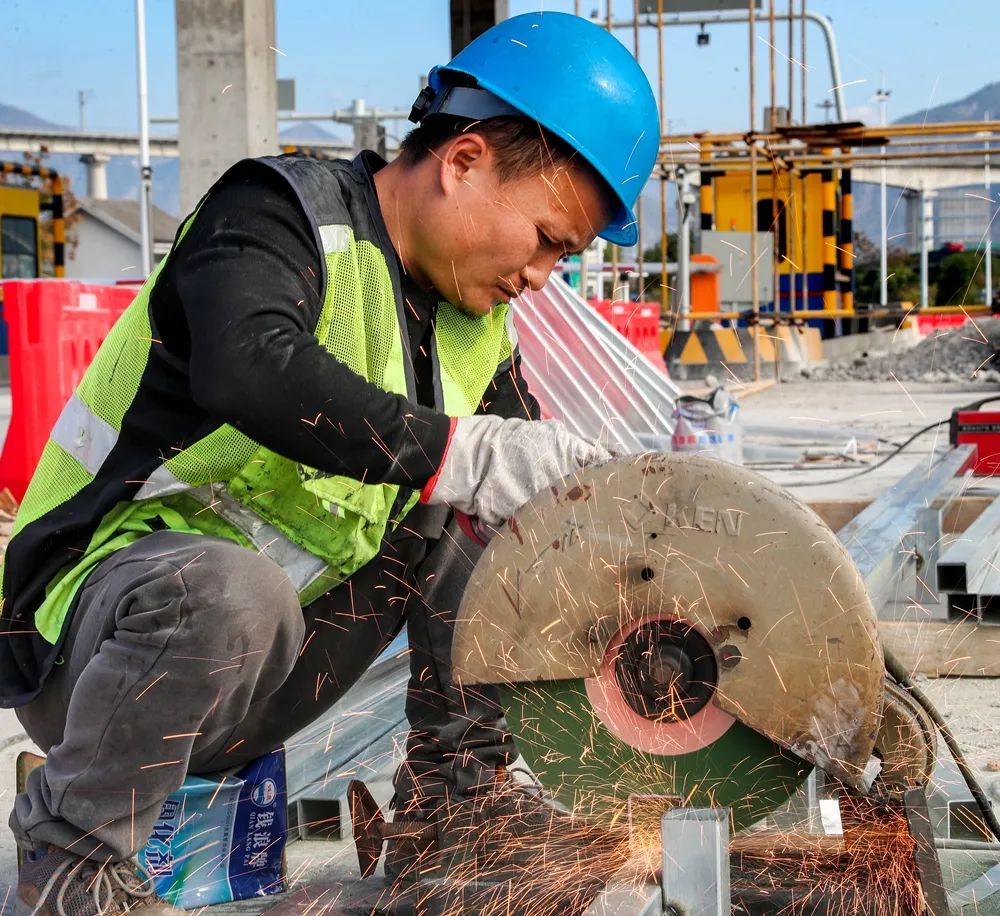 冲!市区连接线“最后一战”