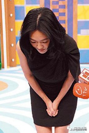 老公夜会嫩模转1万,小S却一个包背10年,这婚姻好不好她不知道?