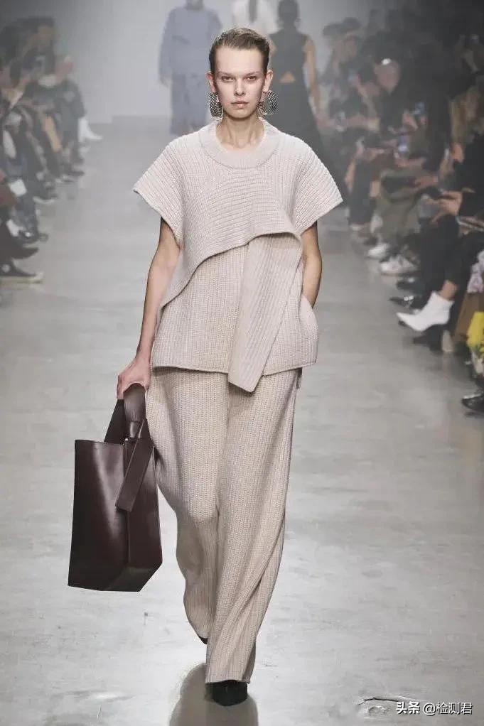 快收藏：双面呢、摇粒绒、丝绒、灯芯绒...秋冬流行面料知识解析