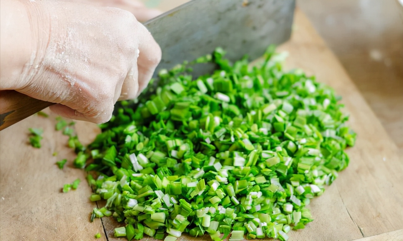 终于知道买的韭菜为啥那么干净,粗韭菜和细韭菜有什么区别哪个好