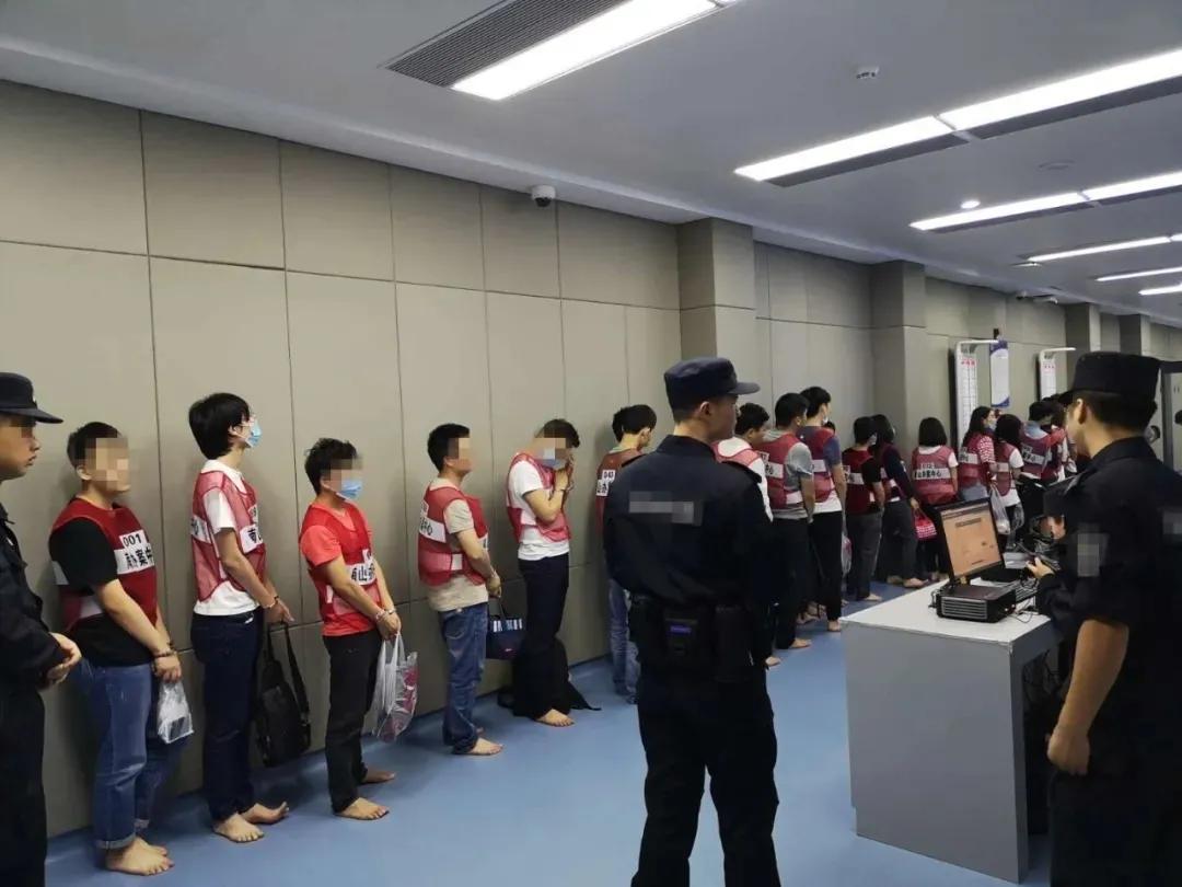 涉嫌黄直播获利100万判多久,网络黑产团伙直播诈骗11人被抓