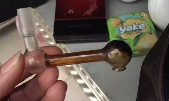 女子家中吸毒,家里吸毒被举报