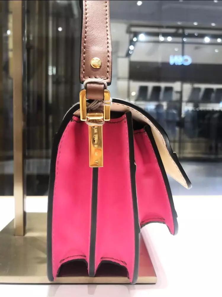 娜扎穿衣搭包包,30多个包包