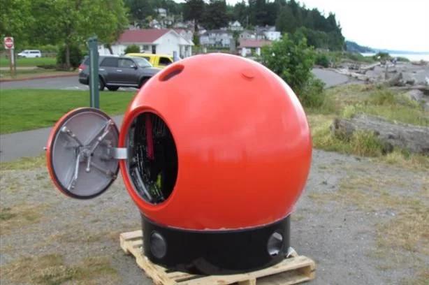 大叔发明末日救护舱,53岁大叔造末日救生舱全集