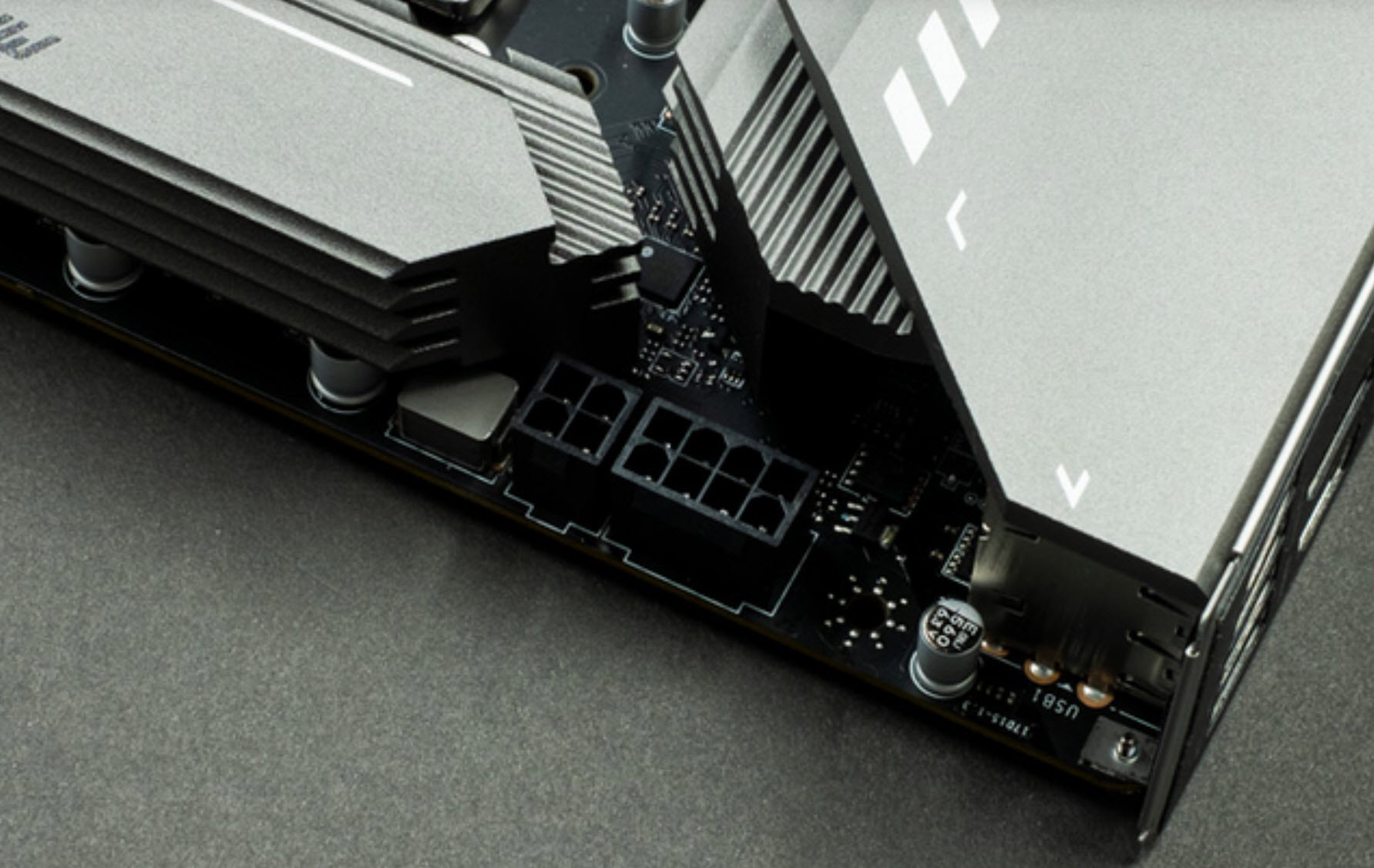 现在显卡入门级的买不到,显卡买刚好够用的还是更好的