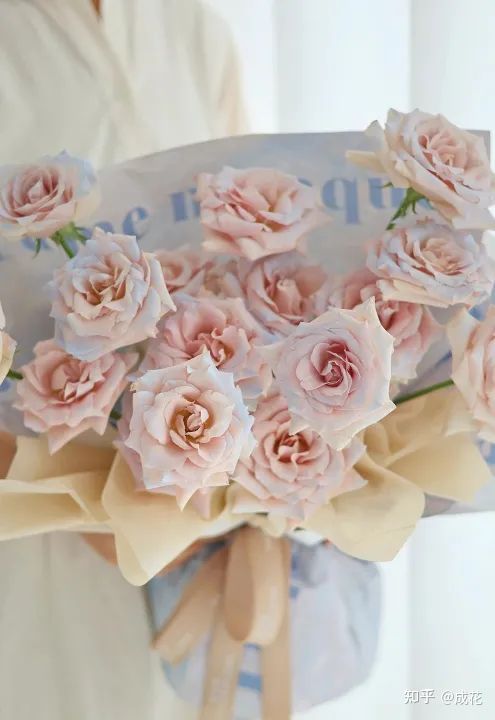 卖花包装纸选什么颜色,新手开花店怎么选择包装纸