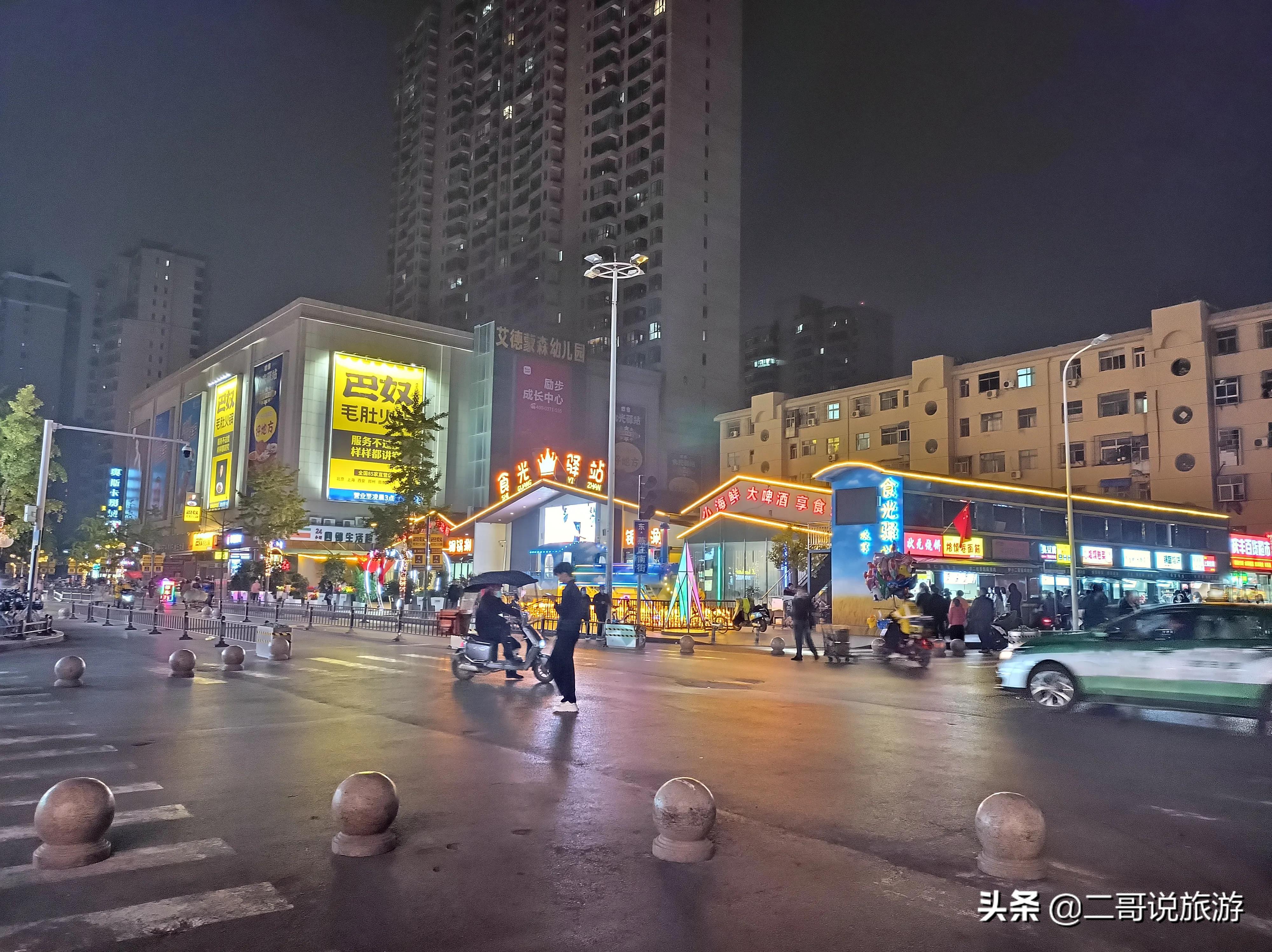 郑州金水区有个“奇怪”的广场，曾经繁华喧嚣，如今逐渐萧条