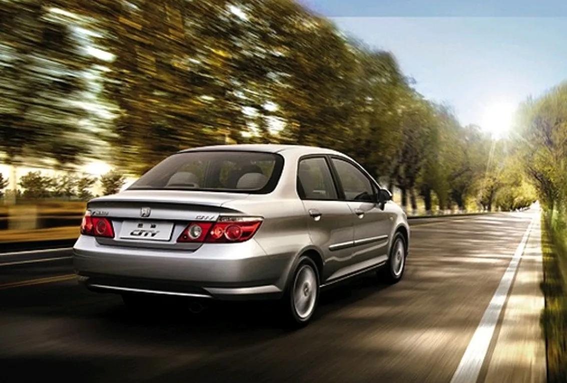 一万左右的日产蓝鸟值得买么,花冠哪款车最值得买